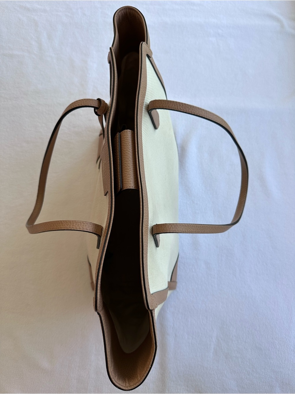 Gucci Cream Canvas Tote with Tan Leather Trim - Picture 8 of 9
